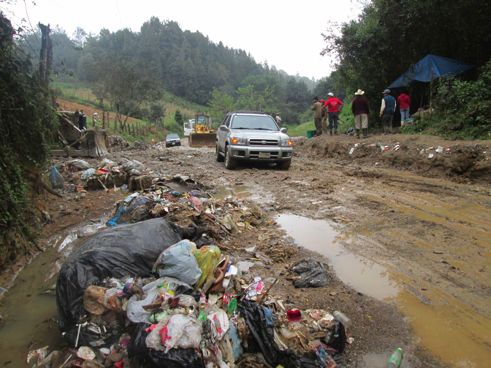Abandona Tierra Mexicana basurero en bosque de Huauchinango